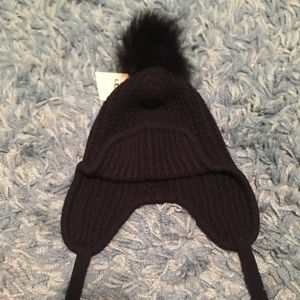 UGG trapper w/ Pom Pom